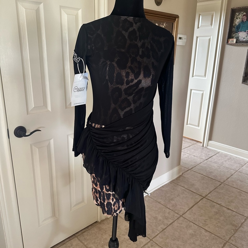 Very sexy dress to show off your dance moves.